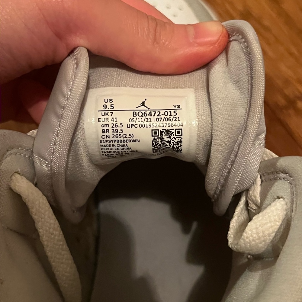 Air Jordans Grey Fog - Picture 3 of 4